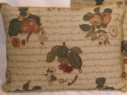 All Over Fruit: Pillow All Over Fruit